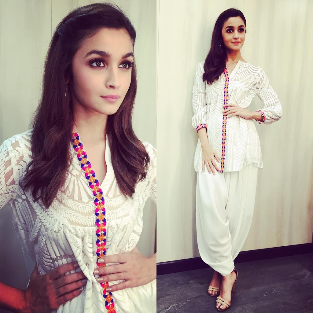 Kareena Kapoor, Alia Bhatt, Anushka Sharma, Janhvi Kapoor: How To Look Rockstar In Indo-Western Wear? - 3