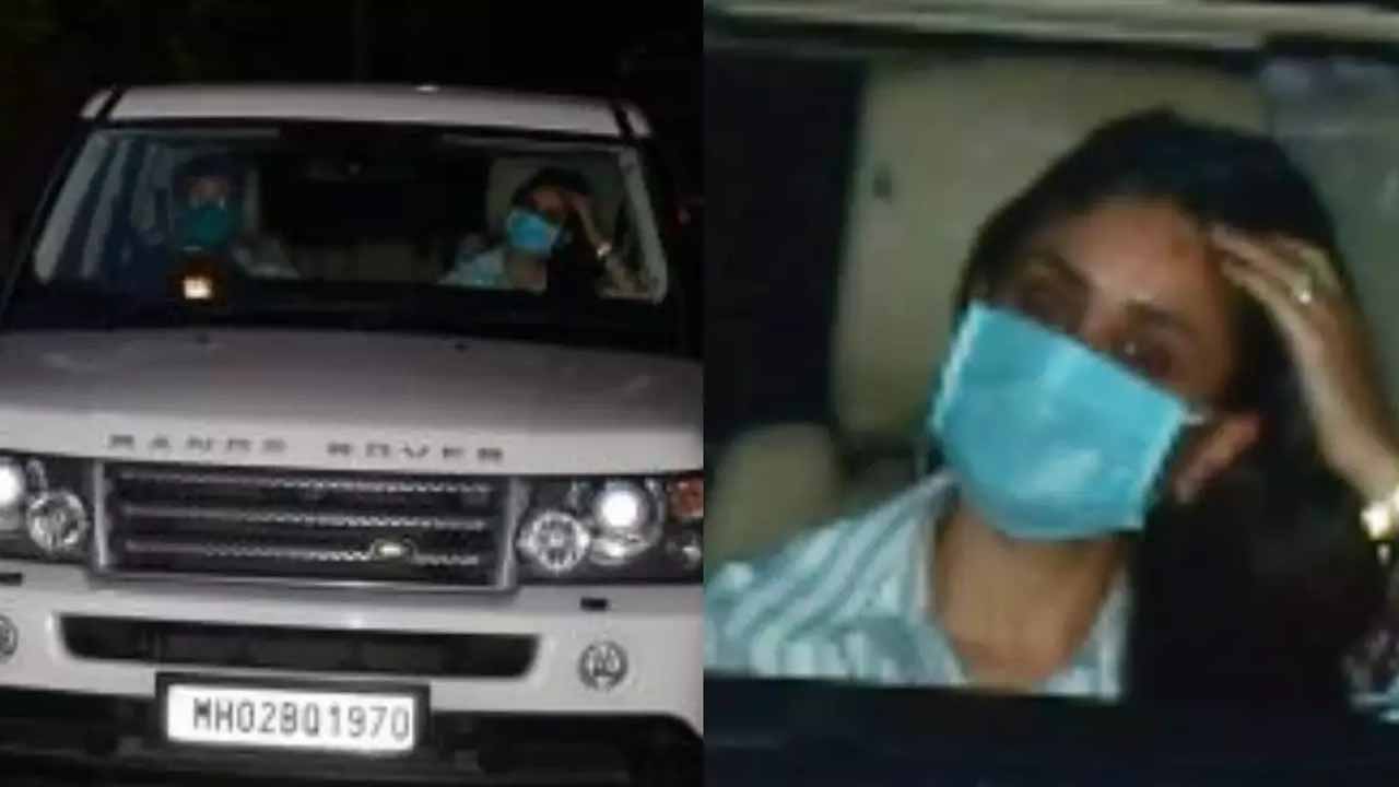 Kareena Kapoor Khan visits Ranbir and Neetu Kapoor, see PICS