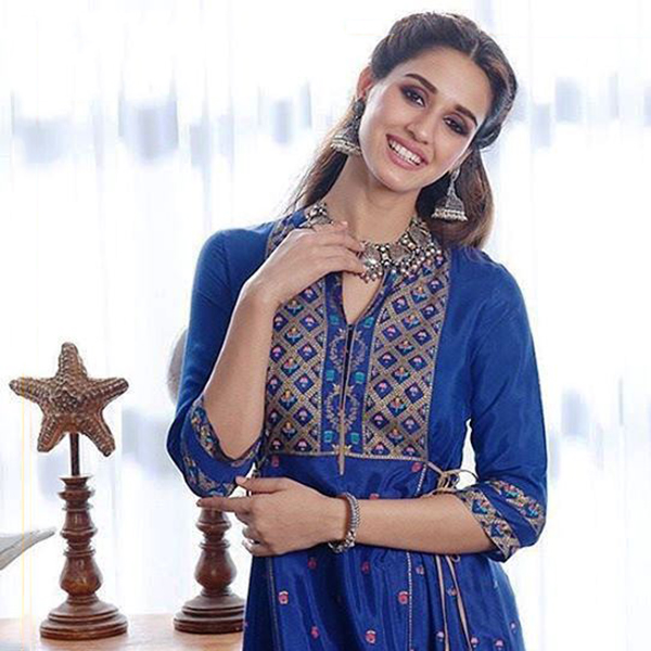 Katrina Kaif, Disha Patani, Kiara Advani’s uber-chic kurta set should be in your post-quarantine wish list - 2