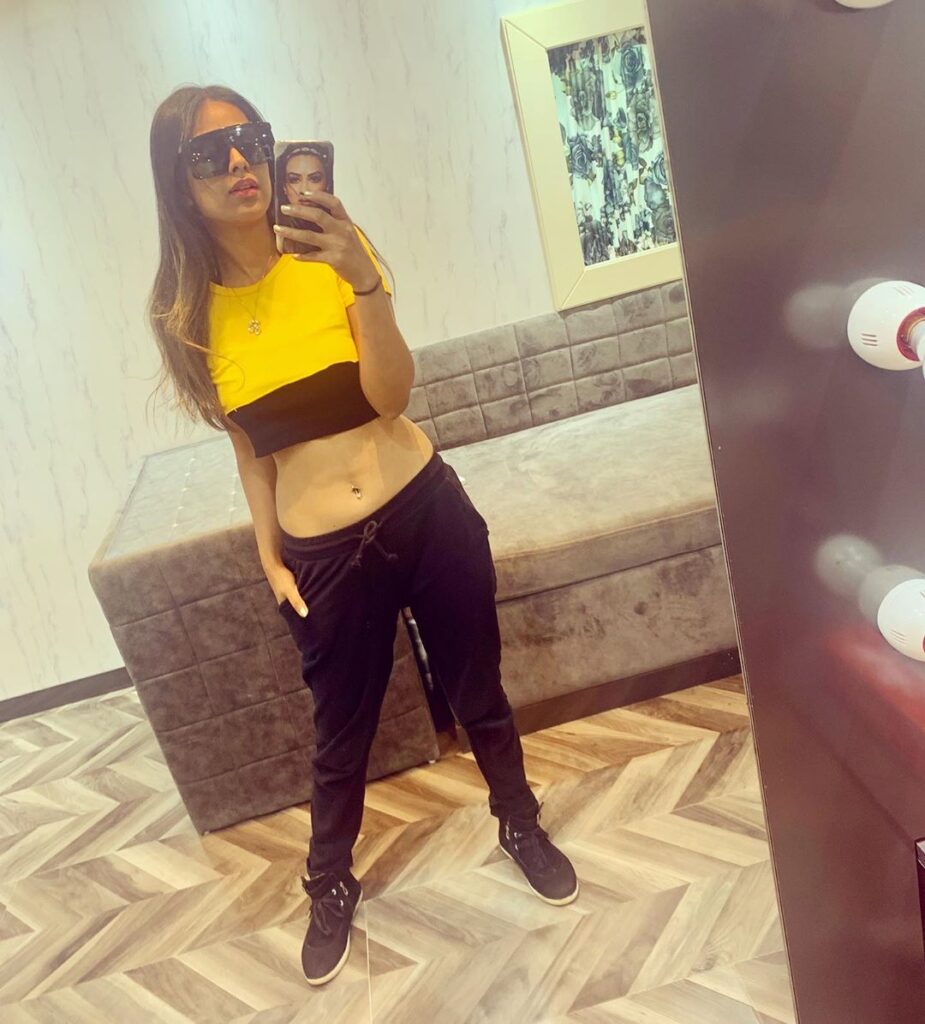 Munmun Dutta, Drashti Dhami, Nia Sharma: Celebrity With Stylish Pants - 11