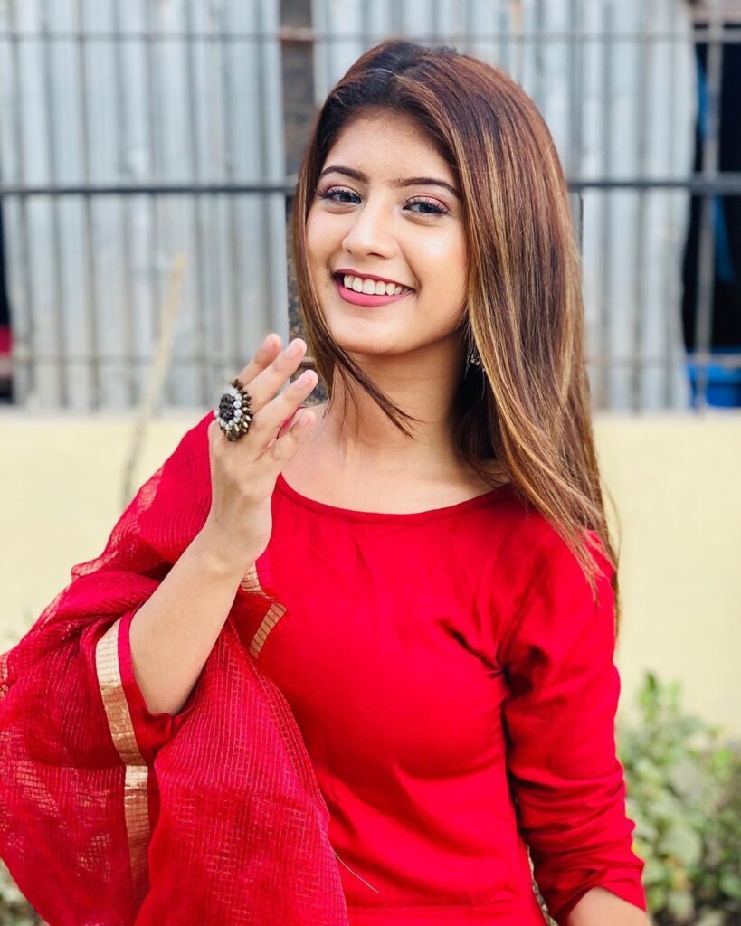 Must Watch: Arishfa Khan Looks Super Hot in This Indian Avatar! - 1