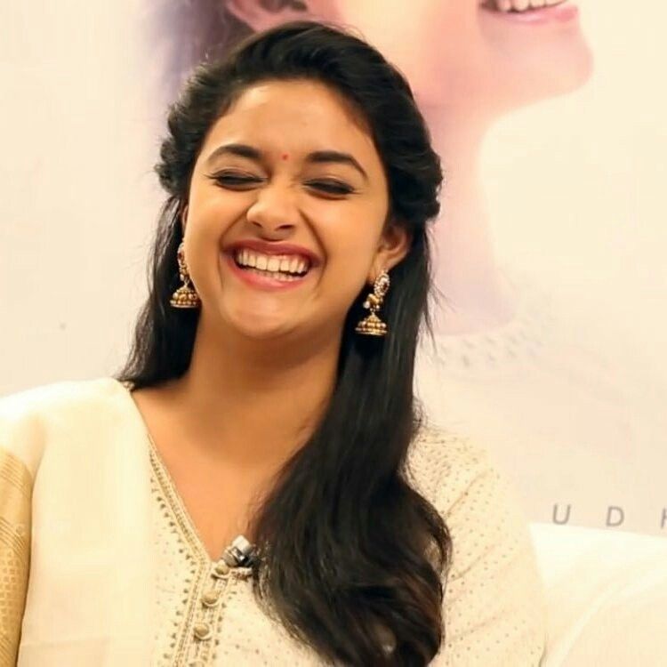 Nayanthara, Pooja Hegde, And Keerthy Suresh’s Million Dollar Smile Will Lighten Up Your Lazy Day - 4