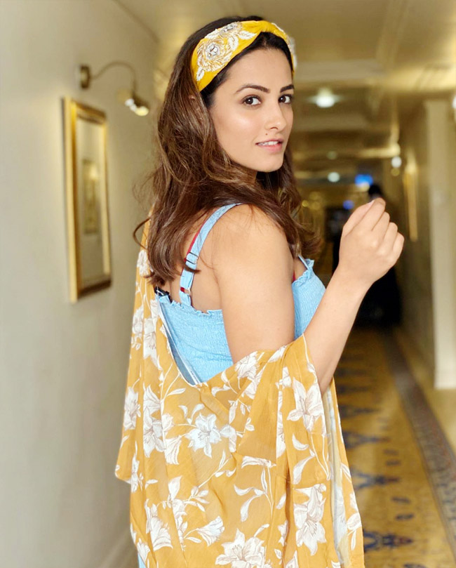 Niti Taylor, Anita Hassanandani, Surbhi Chandna: TV actresses and their stylish headbands - 0