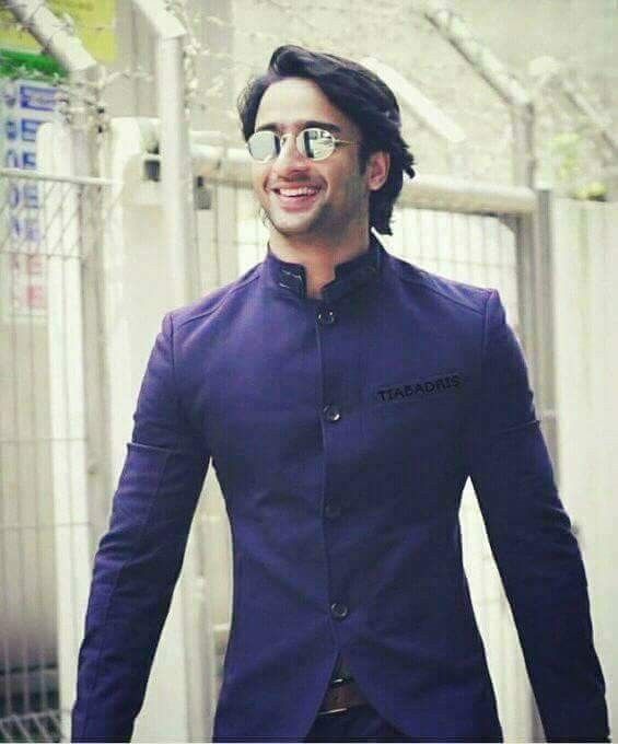 Get the comfy and glam look like Shaheer Sheikh! - 7