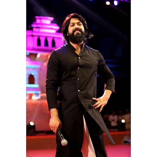 Top 10 HOT & UNSEEN looks of KGF star Yash - 3