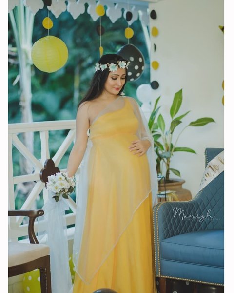 Radhika Pandit, Rambha, Sneha Prasanna: 5 South Actress Who Completely Rocked Their Maternity Look - 1