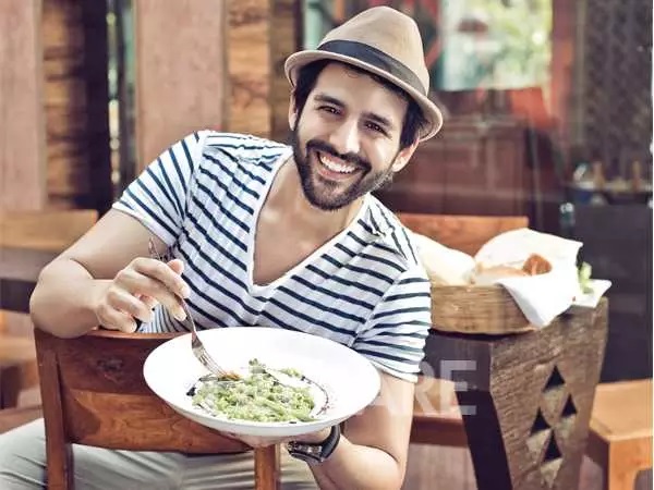 Ranbir Kapoor, Ranveer Singh, Hrithik Roshan, Kartik Aaryan: Bollywood Actors And Their Most Favorite Food! - 5