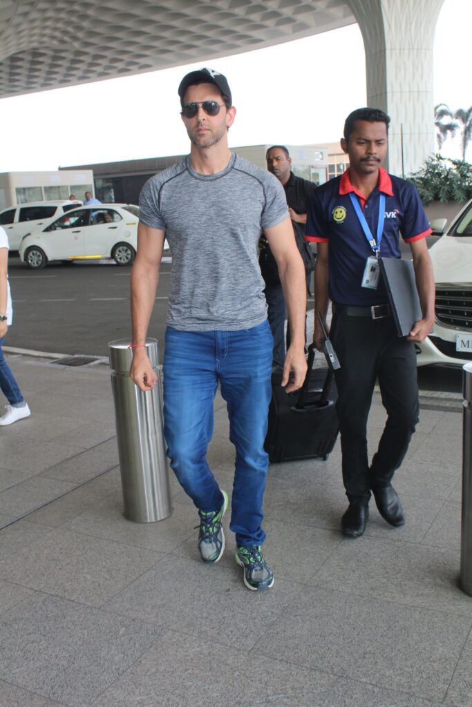 Ranbir Kapoor, Ranveer Singh, Hrithik Roshan, Kartik Aaryan: Who Nailed The Airport Look Best? - 0