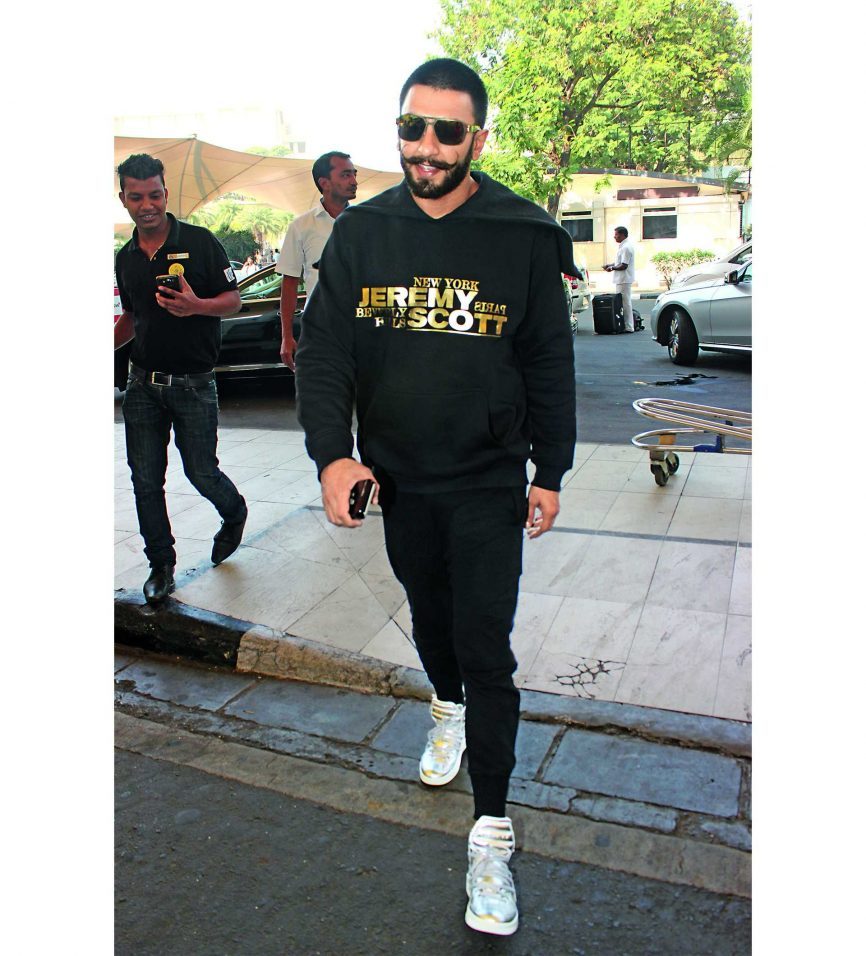 HOT and BOLD: Ranveer Singh’s Unique Fashion Sense And Hot Looks - 2