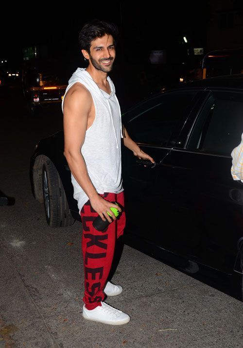 Ranbir Kapoor, Ranveer Singh, Hrithik Roshan, Kartik Aaryan’s Sporty Fashion Looks Are Too Hot To Handle - 7