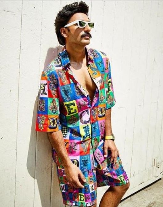 HOT and BOLD: Ranveer Singh’s Unique Fashion Sense And Hot Looks - 4