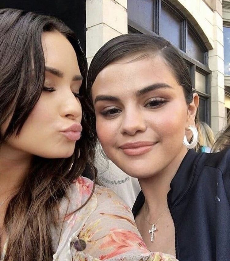 Selena Gomez And Demi Lovato’s FRIENDSHIP Moments Caught on Camera - 3