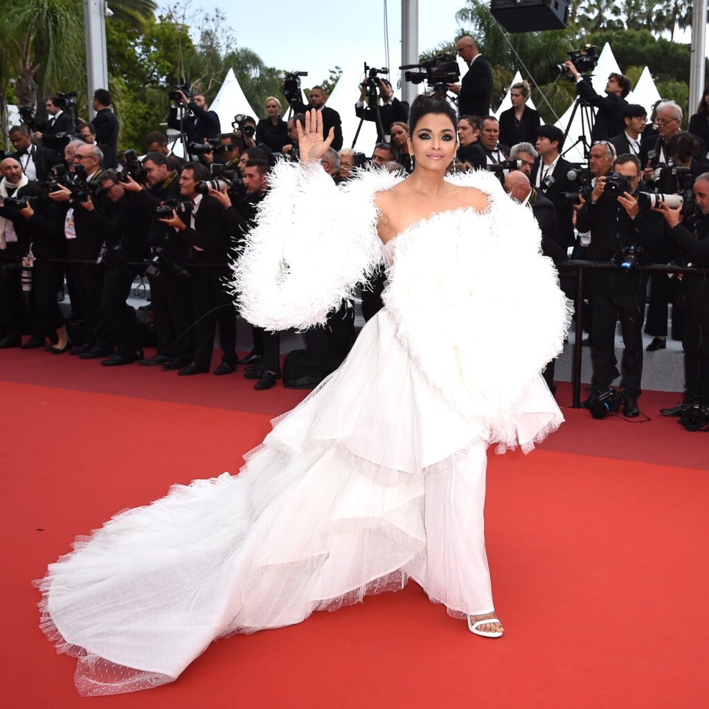 Steal The Style: Aishwarya Rai Bachchan Top Looks from Cannes Festival - 5