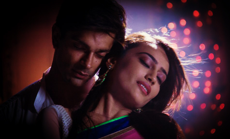 Surbhi Jyoti-Karan Singh Grover UNSEEN romantic scenes from Qubool Hai - 4