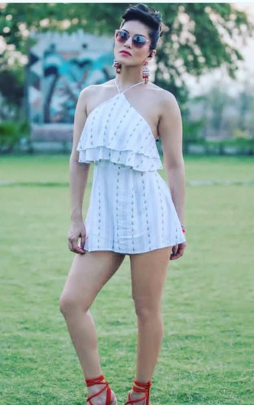 Take inspiration from Tara Sutaria To Kareena Kapoor Khan’s summer outfits to beat the heat - 0