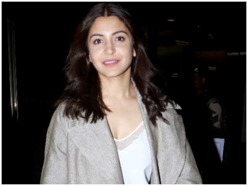 Take Tips From Anushka Sharma, Janhvi Kapoor And Priyanka Chopra’s Waist-Up Dressing - 1