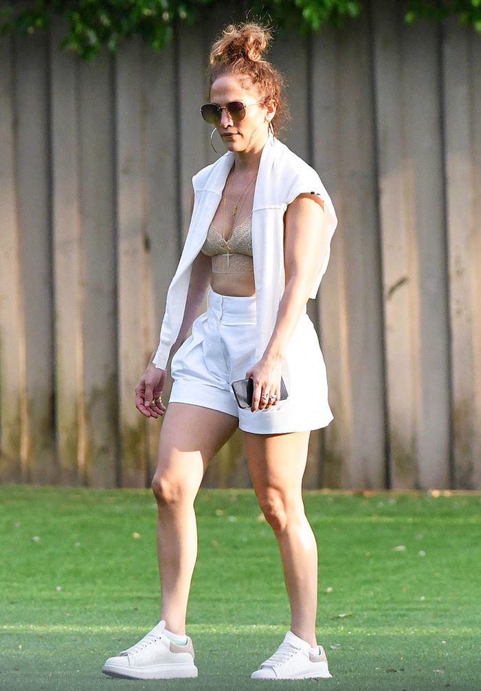 Take Tips From Jennifer Lopez On How To Style Shorts! - 4