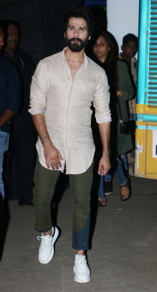 Taking Notes From Ayushmann Khurrana, Shahid Kapoor, Varun Dhawan, Vicky Kaushal’s Summer Cool Outfits - 3