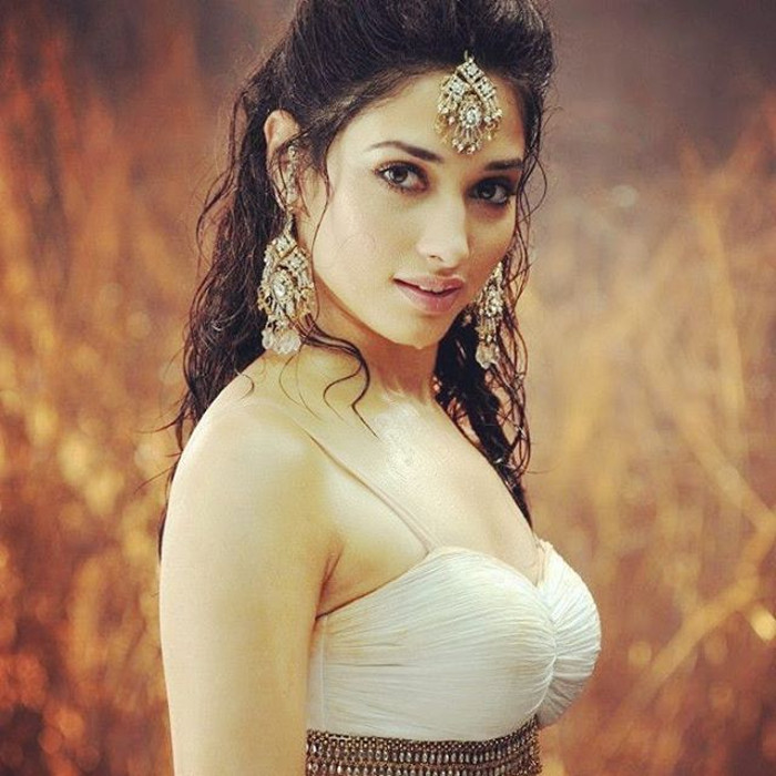 Tamannaah Bhatia HOT Moments From Baahubali - 1