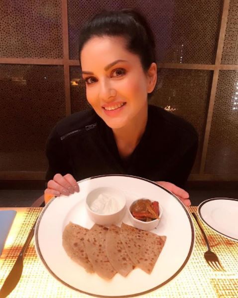 Tara Sutaria To Kareena Kapoor: Bollywood Actresses And Their Most Favorite Food! - 3