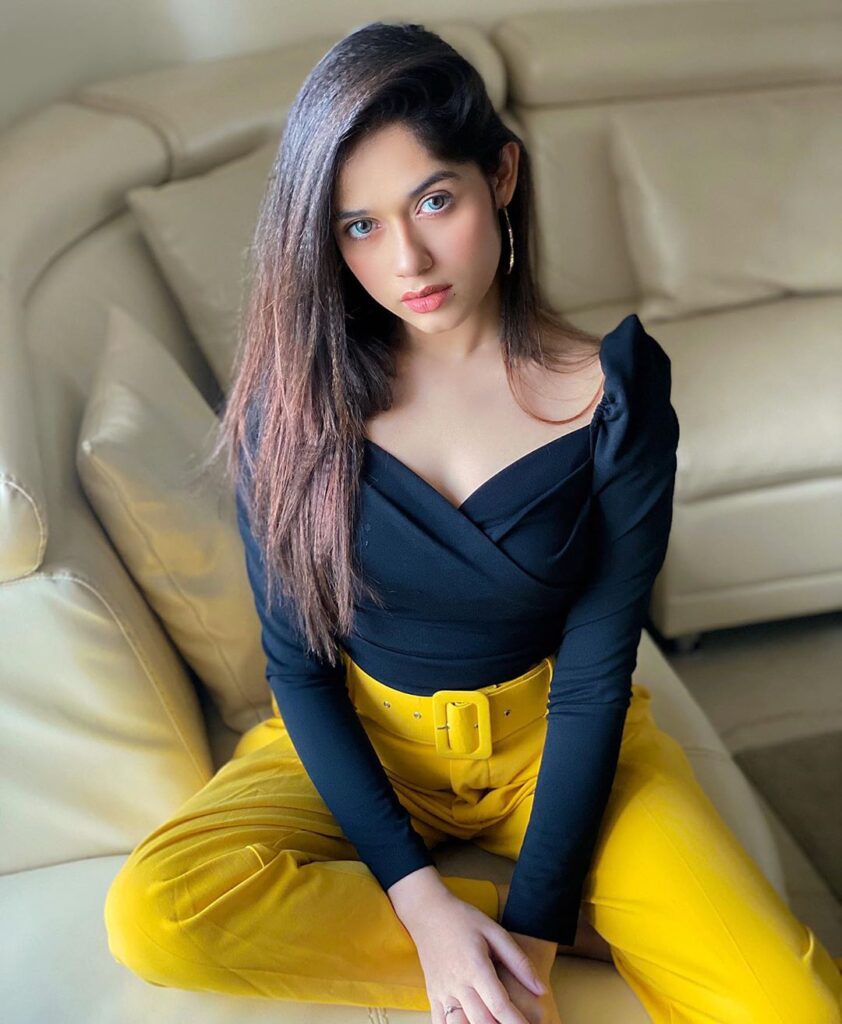 TikTok star Jannat Zubair is GLOWING all the more during lockdown - 2