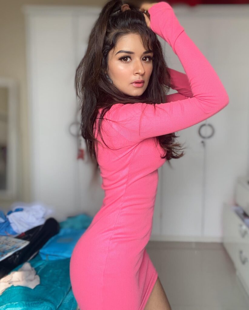 Top 10 Attractive Looks of Avneet Kaur - 1