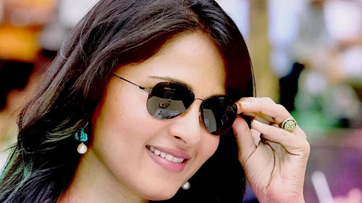 Trisha Krishnan, Anushka Shetty, Rakul Preet Singh, Samantha Akkineni: Stylish Sunglasses worn by South Stars - 3