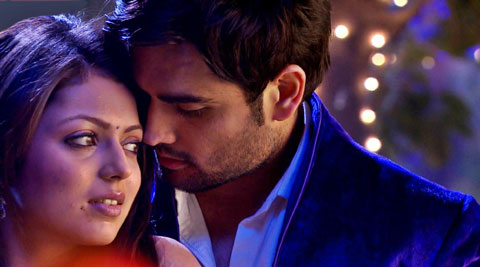 Drashti Dhami-Vivian Dsena hottest on screen romantic moments - 2