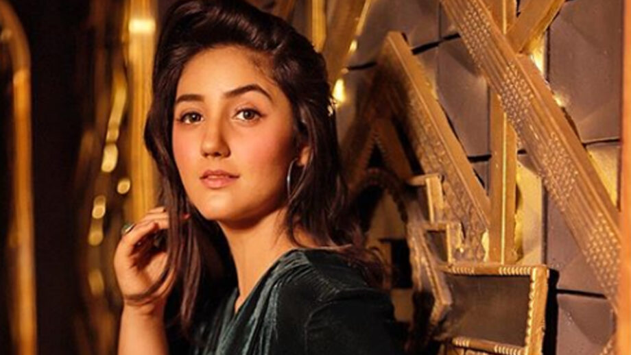 WOW: Ashnoor Kaur Is Rocking the Black Velvet Dress Look 1