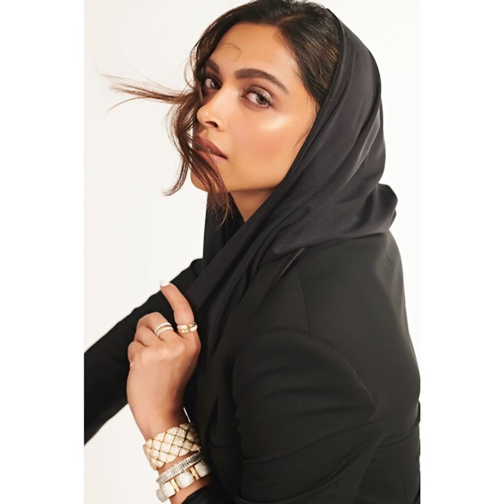 10 Deepika Padukone Sultriest Looks - 4