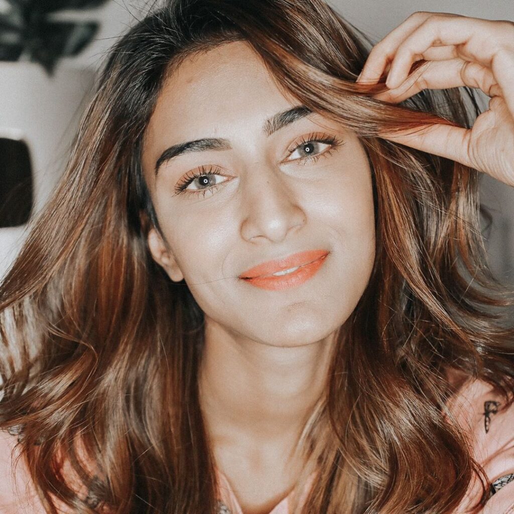 10 Most Dapper Looks of Kasautii Zindagii Kay Actress Erica Fernandes - 6