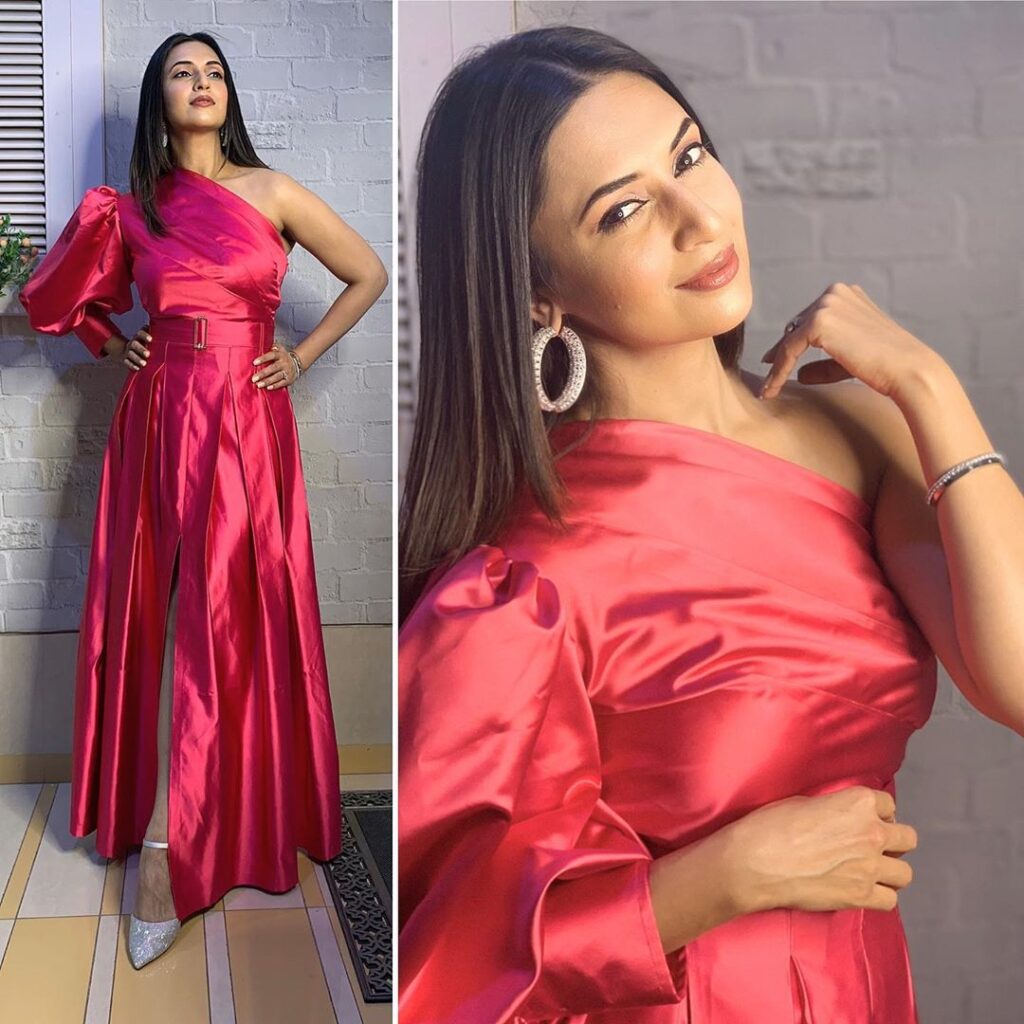 5 Style Lessons We Learn From Nia Sharma And Divyanka Tripathi - 9