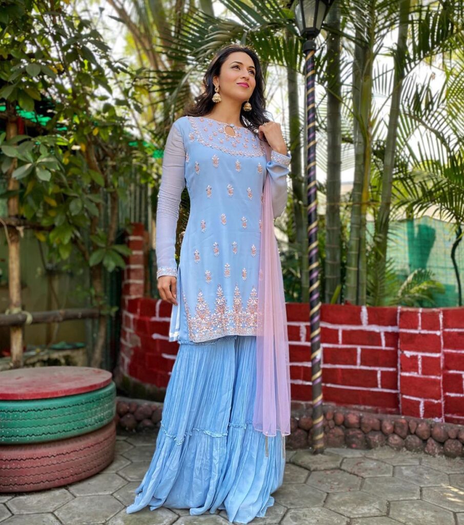 Style With Swag! Amp Up Your Kurta Style With Divyanka Tripathi - 4