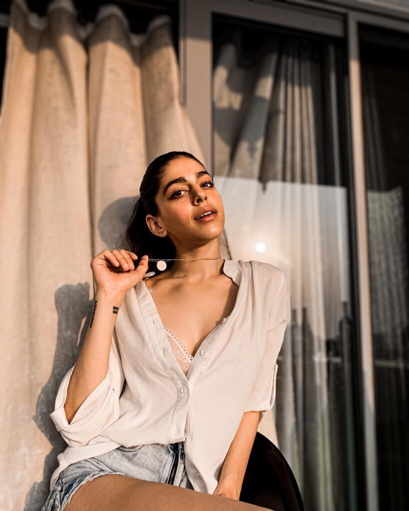 Ace Your Fashion Sense Just Like Suhana Khan And Alaya F - 8