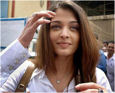 Airport Diaries: Aishwarya Rai Bachchan’s no-makeup look! - 2