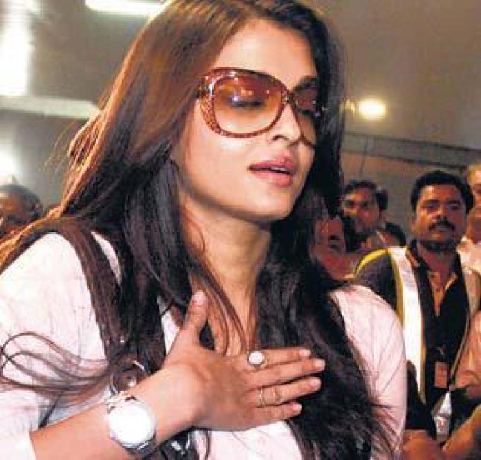 Airport Diaries: Aishwarya Rai Bachchan’s no-makeup look! - 3