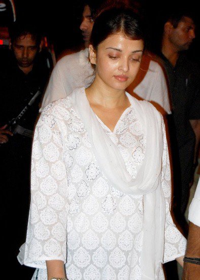 Airport Diaries: Aishwarya Rai Bachchan’s no-makeup look! - 4