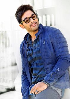 Allu Arjun, Nivin Pauly and Dulquer Salmaan Look Sharp In Blue; See Pics - 1