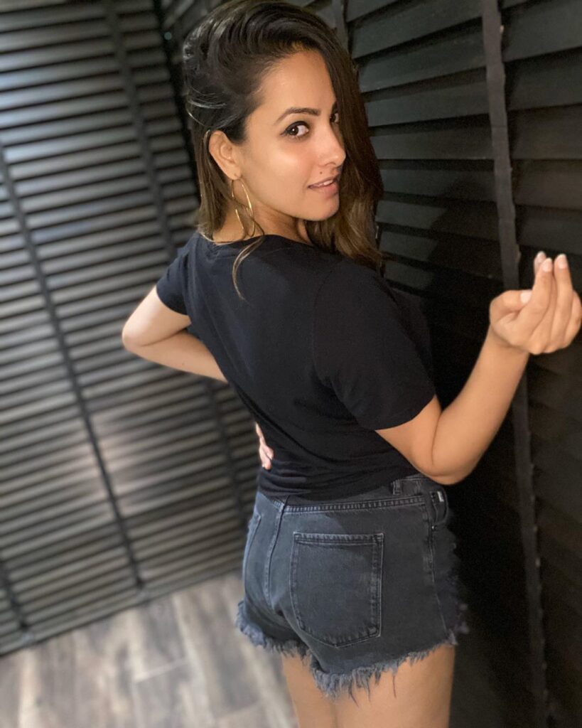 Anita Hassanandani, Niti Taylor, Divyanka Tripathi: Check Out!! What Celebrities Are Wearing At Home - 2