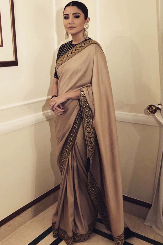 Anushka Sharma, Kareena Kapoor and Priyanka Chopra Know How To Wear Sarees With Long Blouses - 1