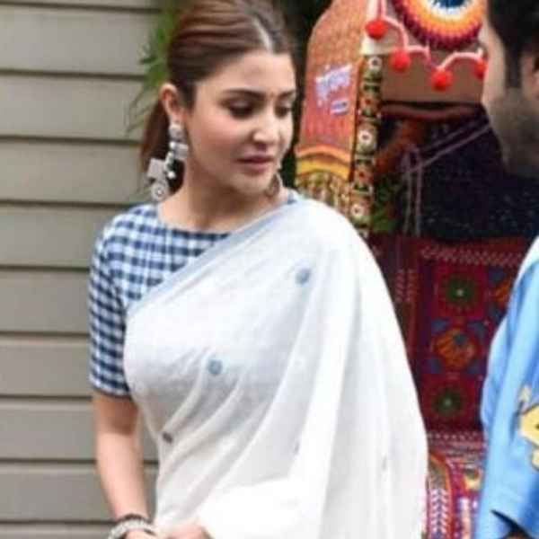 Anushka Sharma, Kareena Kapoor and Priyanka Chopra Know How To Wear Sarees With Long Blouses - 0