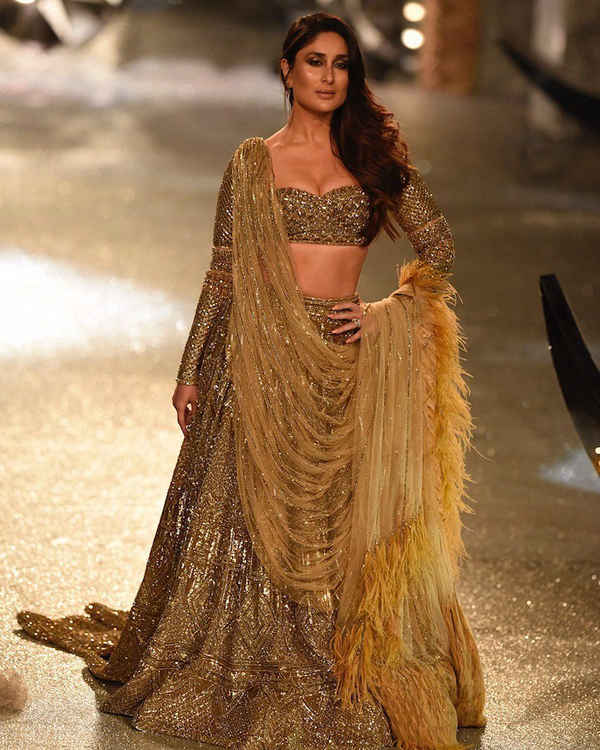 Anushka Sharma, Kareena Kapoor, Janhvi Kapoor, Priyanka Chopra: Glam Up In These 8 Awesome Lehengas For All Occasions - 2