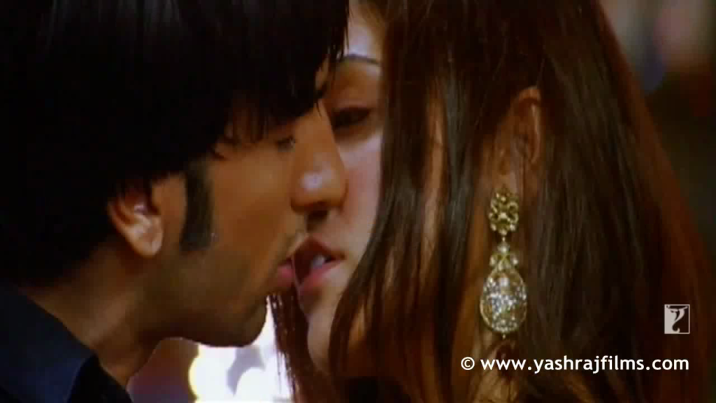 Anushka Sharma – Ranveer Singh Best Romantic Onscreen Moments Ever - 5