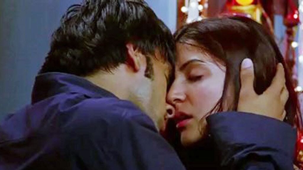 Anushka Sharma – Ranveer Singh Best Romantic Onscreen Moments Ever - 6