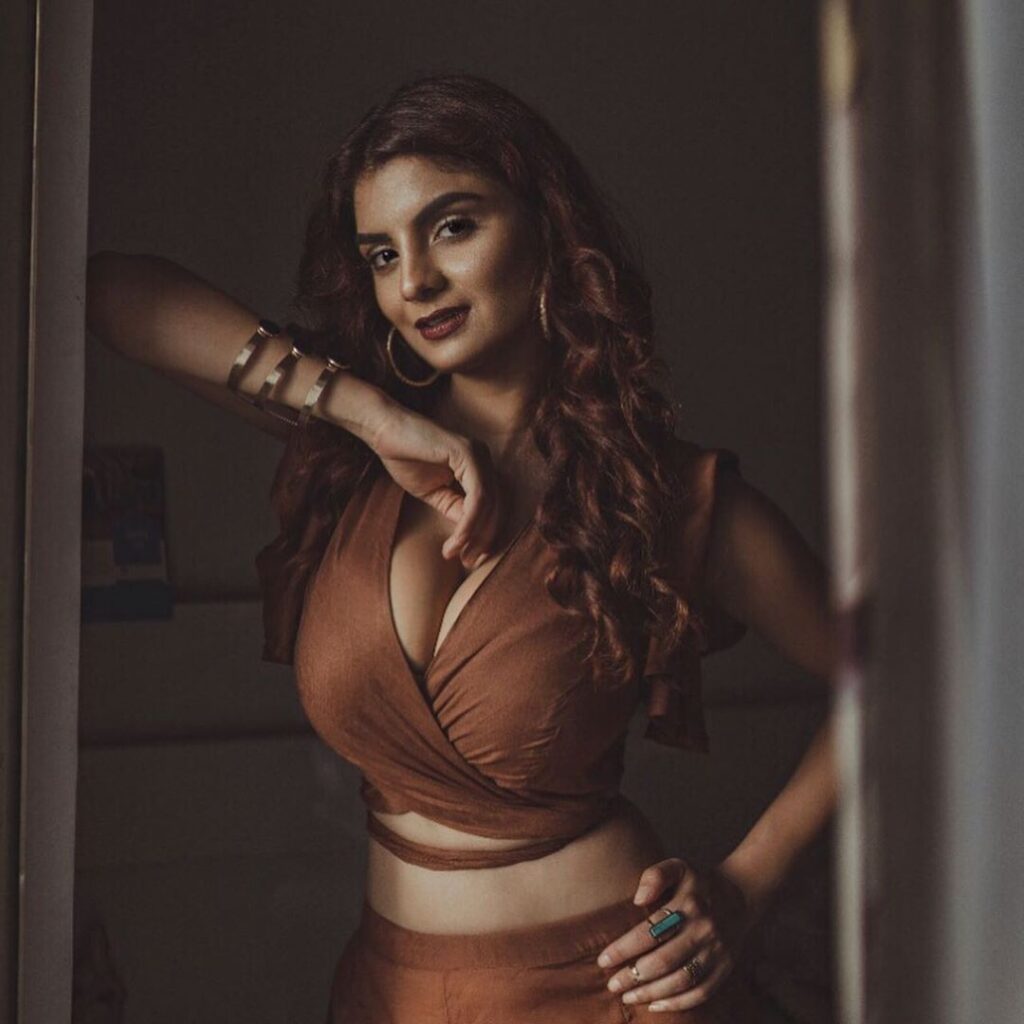 Gandii Baat fame Anveshi Jain shares stunning latest pictures, fans go bananas - 1