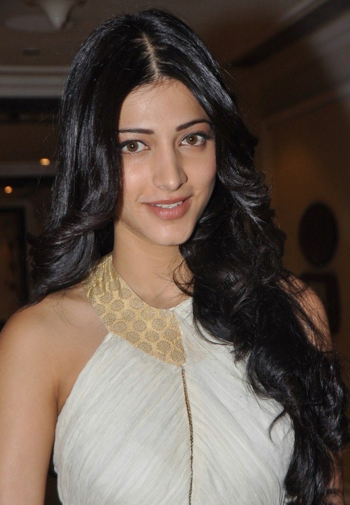 Are you inspired by curly hair? Take styling tips from Kajal Aggrawal, Shruti Haasan, Shriya Saran - 3