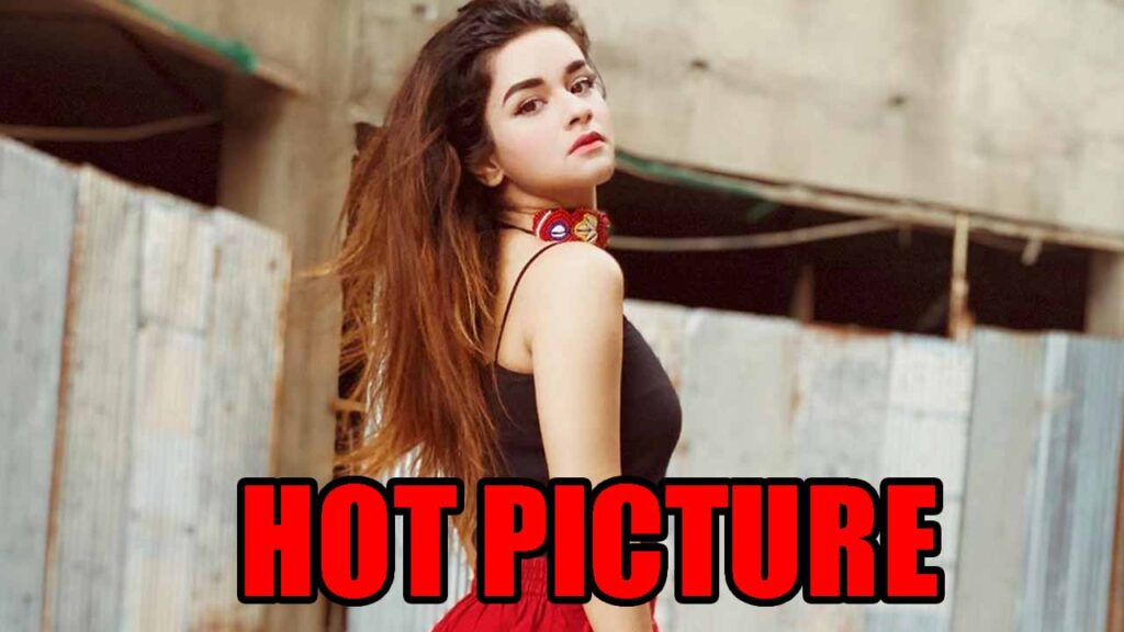Avneet Kaur sets internet on fire with latest hot picture, looks gorgeous in new dress
