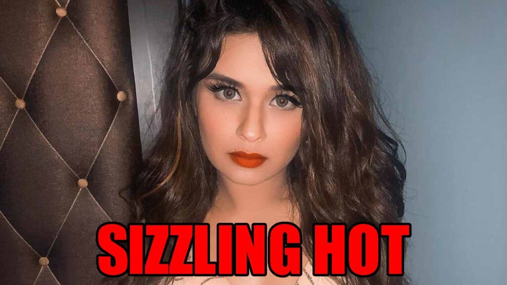 Avneet Kaur sizzles in latest new red lipstick picture, fans can’t stop liking