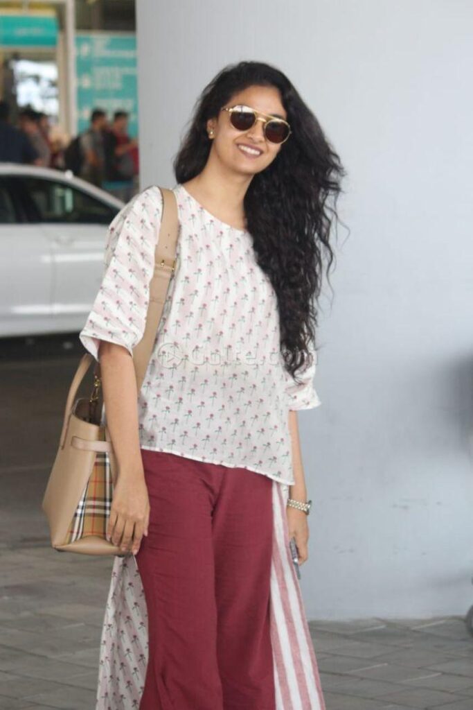 Best of Pooja Hegde and Keerthy Suresh’s casual style - 5