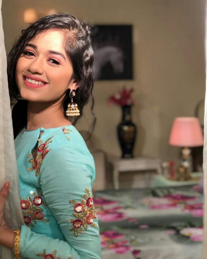 Check Out! Jannat Zubair’s Different Eyeshadow Looks - 0